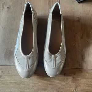 Stuart Weitzman Women's Cream Flats shoes